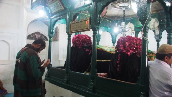 tomb-shah-shams-sabzwari